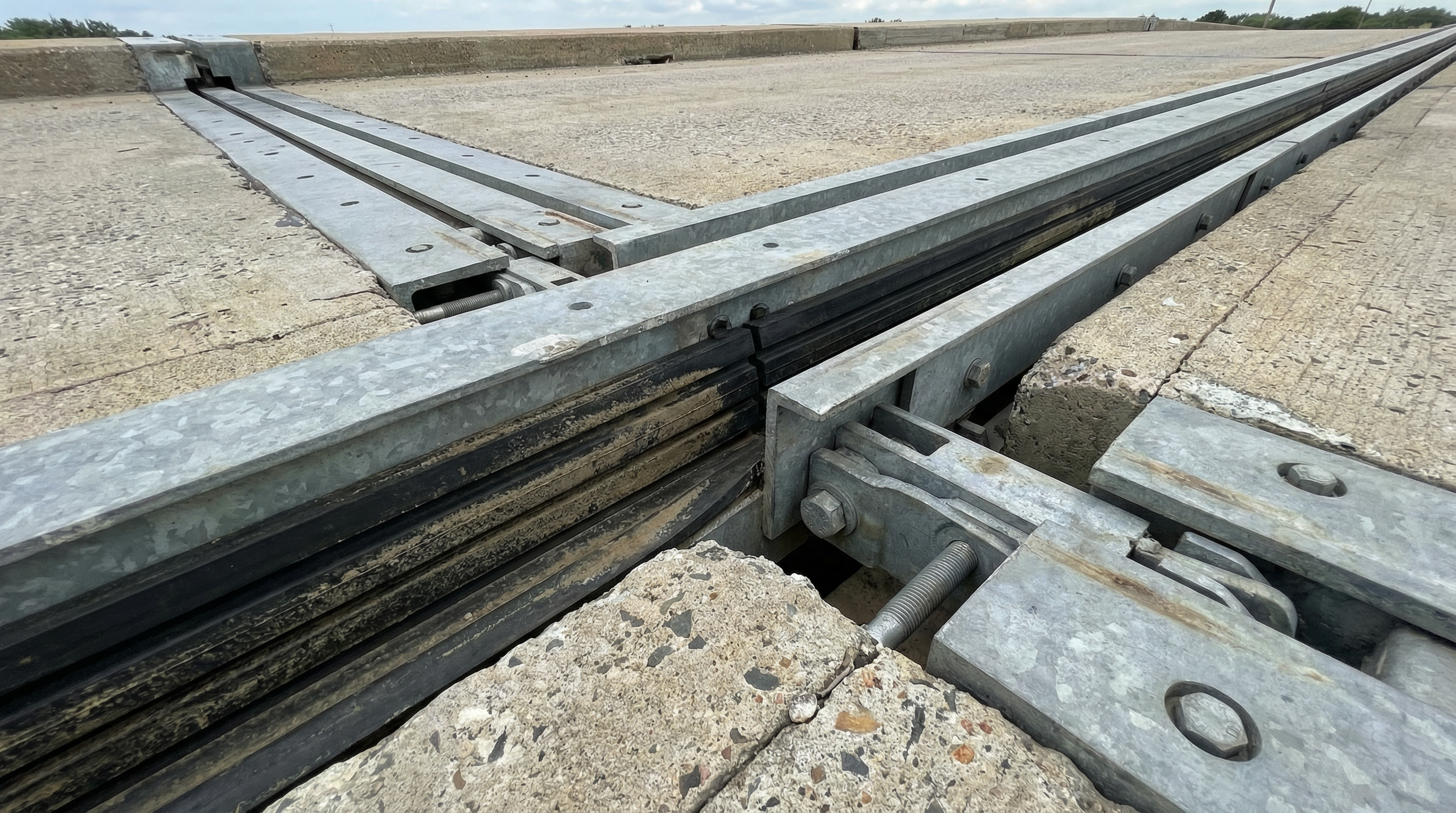 Strip Seal Expansion Joint RUBBER-ELASTOMERIC-198