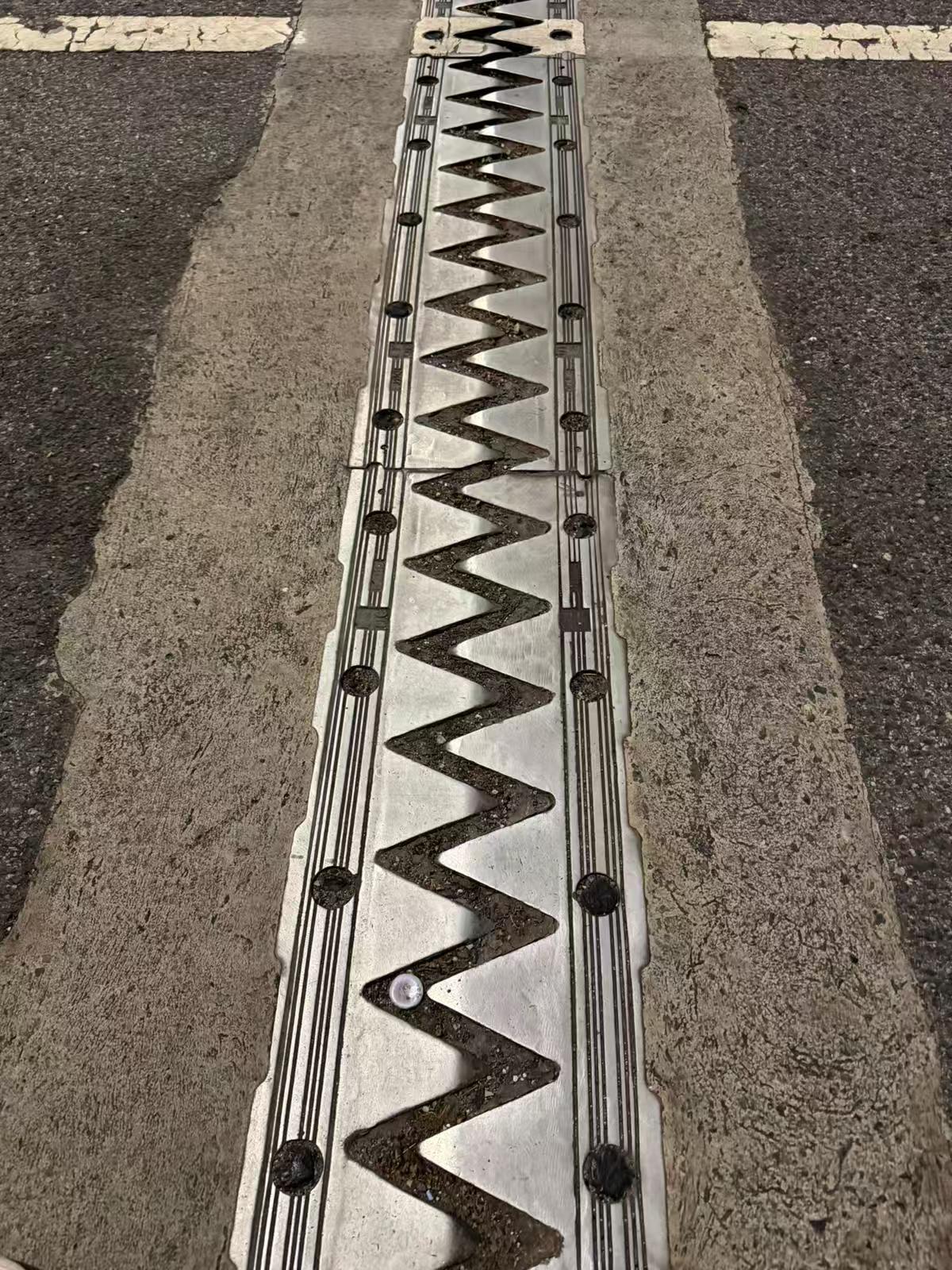 Finger Type Expansion Joint RUBBER-ASPHALTIC-PLUG-183