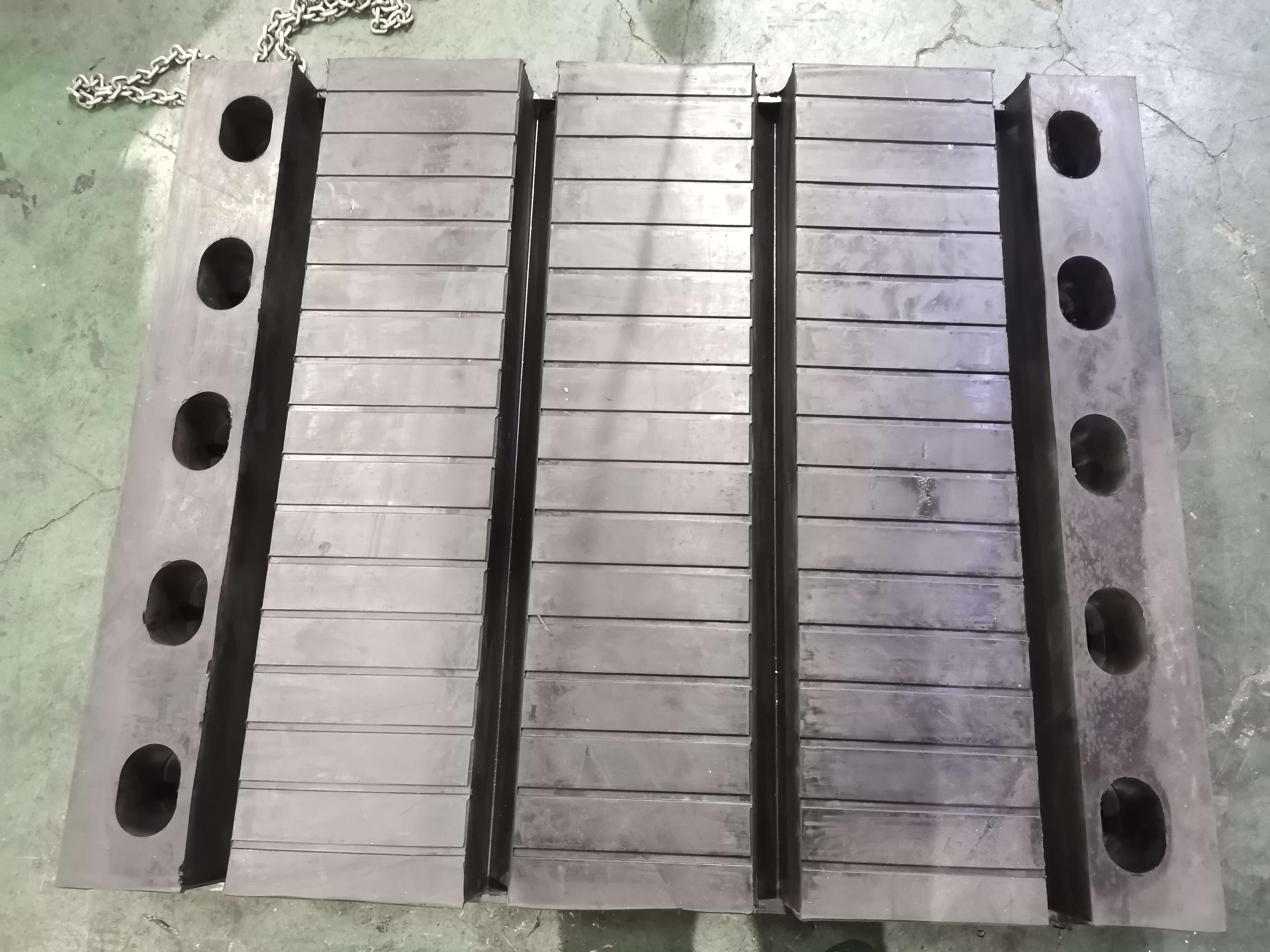 Strip Seal Expansion Joint STEEL-ASPHALTIC-PLUG-180